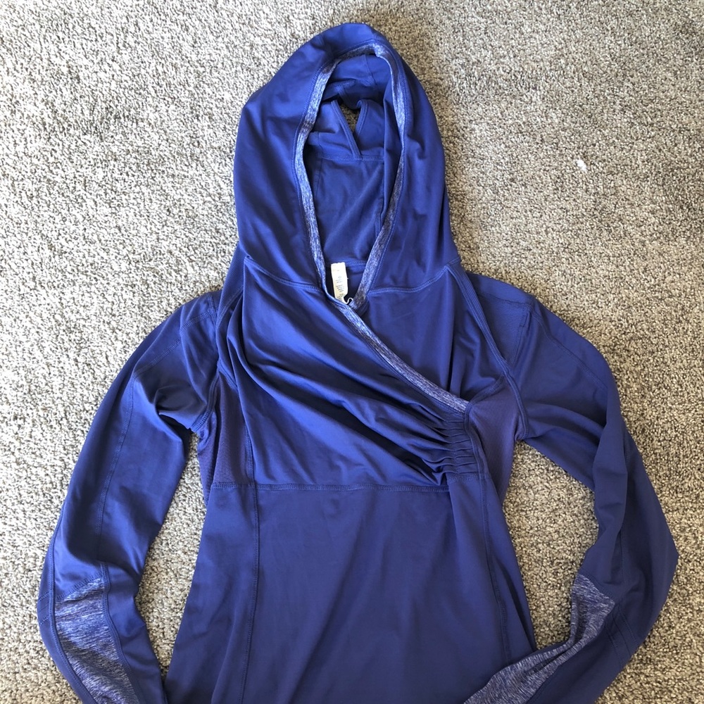 Lululemon long sleeve running top with good size 6
